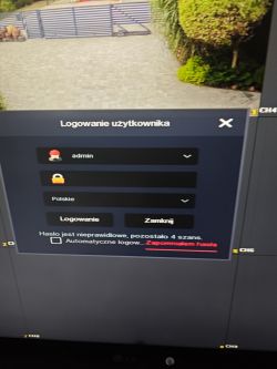 Ekran logowania rejestratora z błędnym hasłem i komunikatem o pozostałych 4 próbach