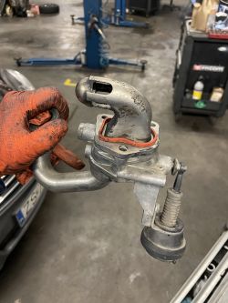 W212 3.0 V6 CDI - Czujnik temperatury na wlocie turbosprężarki / EGR