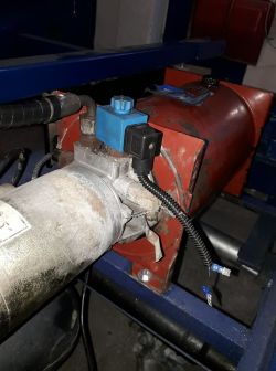 Gdzie podłączyć masę do elektropompy w wywrotce?