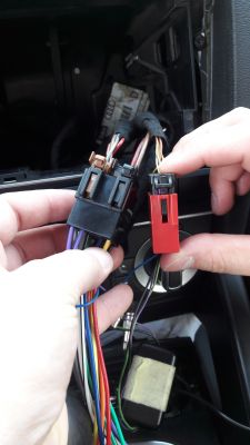 Jak podłączyć tylne głośniki w Audi A3 8P po zmianie radia?