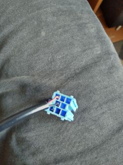 Czy mógłby mi ktoś podać jakąś instrukcje wyprowadzenia AUXa w seacie leonie 1