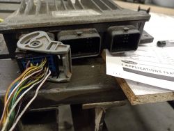 Szukam schematu do wtyczki ECU 1.5 ddis Suzuki - zdjęcia w załączniku