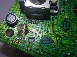 [Xbox 360] Pad nie łączy się - brakujące rezystory, uszkodzenie