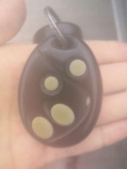 Citroen Berlingo: Jak zakodować pilot brelok po wymianie baterii?