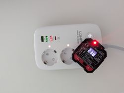Socket tester inserted into power strip shows no grounding on one socket