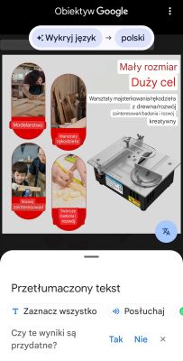 Zrzut ekranu z aplikacji Obiektyw Google tłumaczącej tekst na zdjęciu promującym małą piłę stołową do warsztatów modelarskich i rękodzielniczych.