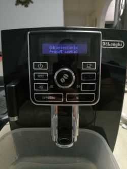 Ekspres do kawy DeLonghi ECAM 25.457b - ciągły komunikat o odkamienianiu