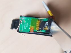 Wnętrze opaski fitness tracker (smartband). Czy da się ją przeprogramować?