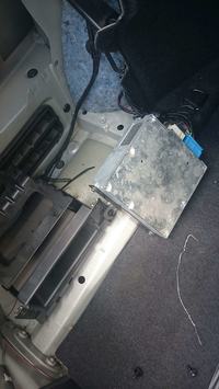 BMW 530 E60 - Funkcja metalowej skrzynki w bagażniku obok zmieniarki