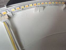 Wnętrze i usterka oraz prowizoryczna naprawa plafonu LED