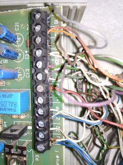 Zwarcie elektrozaczepu w linii unifonu interkomowego Urmet 1131/1 Zwarcie elektrozaczepu w linii unifonu interkomowego Urmet 1131/1