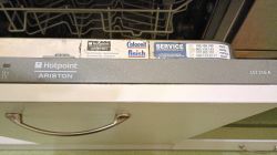 Panel sterowania zmywarki Hotpoint Ariston model LST 216 A z widocznymi naklejkami serwisowymi.