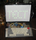 Radioaktywny wyświetlacz elektroluminescencyjny