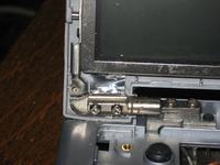 Laptop - metalowe mocowanie pokrywy LCD (zawias) pękło! Laptop - metalowe mocowanie pokrywy LCD (zawias) pękło!