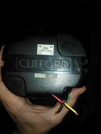 Wymiana syreny alarmu z zasilaniem na Clifford