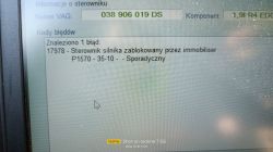 Wyświetlacz diagnostyczny pokazujący błąd immobilisera w samochodzie.