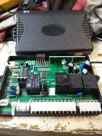 Identyfikacja centrali alarmowej ze zdjęcia - co to za model?