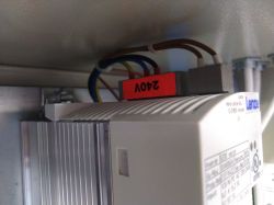 Przerywana praca falownika Lenze 8200 Vector - brak reakcji silnika, mrugająca dioda LED