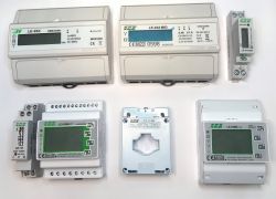 Różnorodne liczniki energii elektrycznej marki F&amp;F.