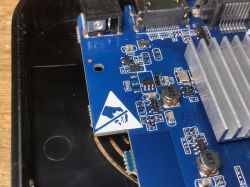 Płyta główna Smart TV Android Box z komponentami elektronicznymi.