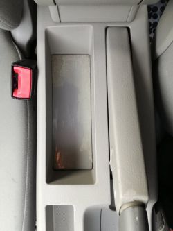 Audi A4 B7 kokpit zdarta farba - Zdarta farba na stacyjce i w tunelu środkowym