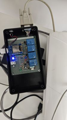 Wnętrze prototypu z elektroniką i modułem ESP.