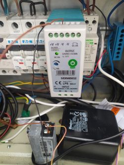 Moduł zasilający w systemie elektrozaczepu