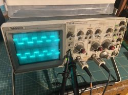 [Sprzedam] Tektronix 2235 100MHz – sprawność podstawowych funkcji, brak sond, nieznana kalibracja