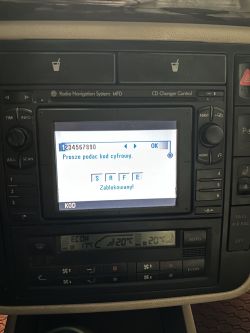 Odblokowanie radia VW Navigation System MFD po błędnym PIN i komunikacie SAFE