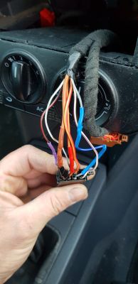 Radio VW MCD: podłączenie gniazda ISO, sprawdzenie kabli i pinów - zdjęcia wskazówki