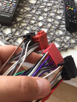 Jak podłączyć tylne głośniki w Audi A3 8P po zmianie radia?