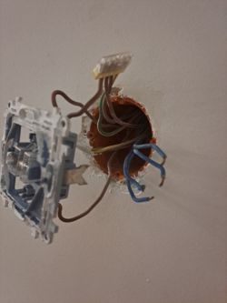Wentylator łazienkowy bez czujnika wilgoci a instalacja pod wentylator z czujnikiem 🤯