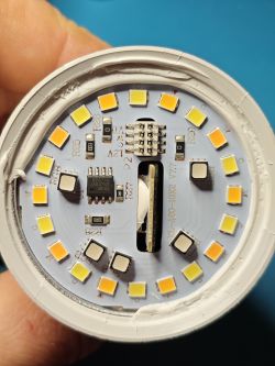 £1 Wnętrza inteligentnych żarówek: IKEA Tradfri LED2003G1, Ener-J SHA5262, niemarkowy PIR, Yi