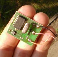 Identyfikacja układu Atmel AT89C2051 z kwarcem 11.0592 MHz i migającą diodą