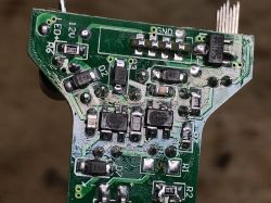 Yeelight GU10 Smart Bulb W1 350lm YLDP004-A - wnętrze, moduł WiFi