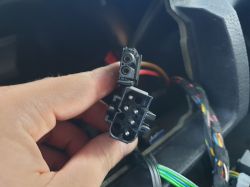 - Czy ktoś może podpowiedzieć co to za złącze?