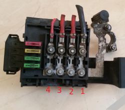 VW Polo 3 (6N2) 1.9 SDI - Skrzynka bezpieczników akumulatora