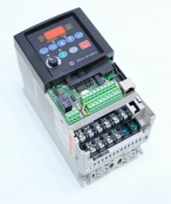 Zastosowanie wyjścia DC falownik oraz rezystor hamujący