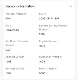 Zrzut ekranu przedstawiający sekcję „Version Information” z danymi o wersjach oprogramowania i firmware’u systemu, w tym protokół, HMI, wersję ogniw litowych oraz wersje językowe.