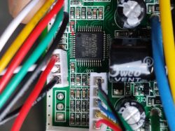 Hulajnoga Cavion Go City - Kolorystyka przewodów: GND, TX, RX, 15V, VBA, TEN