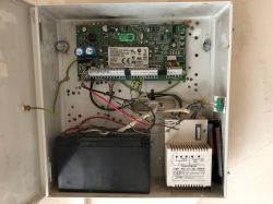 Awaria klawiatury w systemie alarmowym Satel PC1616 - odłączone kabelki