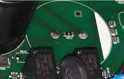 Close-up of a circuit board with resistor labeled R513, valued at 0R.
