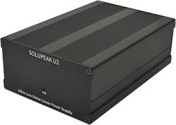 Czarny zasilacz liniowy SOLUPEAK U2 z napisem „Ultra-Low Noise Linear power supply”