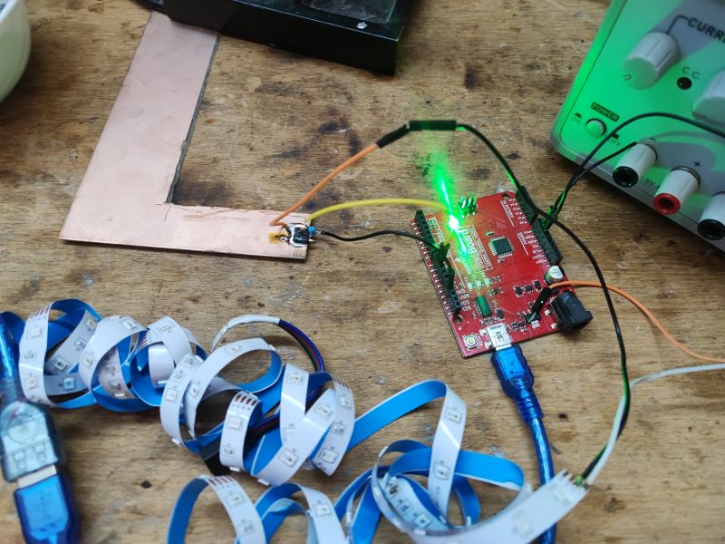 Arduino and MOSFET in a DIY Experiment Experiment with Arduino and MOSFET on a workshop table