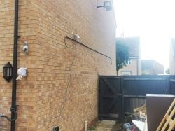Instalacja gniazd elektrycznych w budynku gospodarczym Instalacja gniazd elektrycznych w budynku gospodarczym