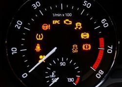 Audi s4 b5 1.8 quattro - Migający wykrzyknik w nawiasach