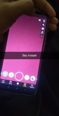 Miganie ekranu i pionowe kreski na przednim aparacie w Xiaomi Redmi Note 10