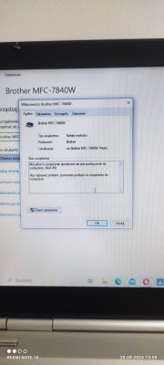 Zdjęcie ekranu laptopa z oknem właściwości drukarki Brother MFC-7840W.