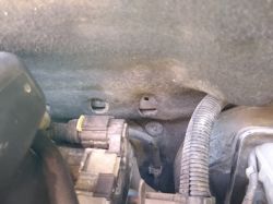 Fiat Grande Punto (199) 2007 r - Jak poprowadzić kable z kom. silnika do kabiny