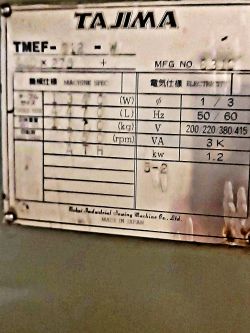 Tabliczka znamionowa maszyny Tajima TMEF 3K z danymi elektrycznymi i mechanicznymi